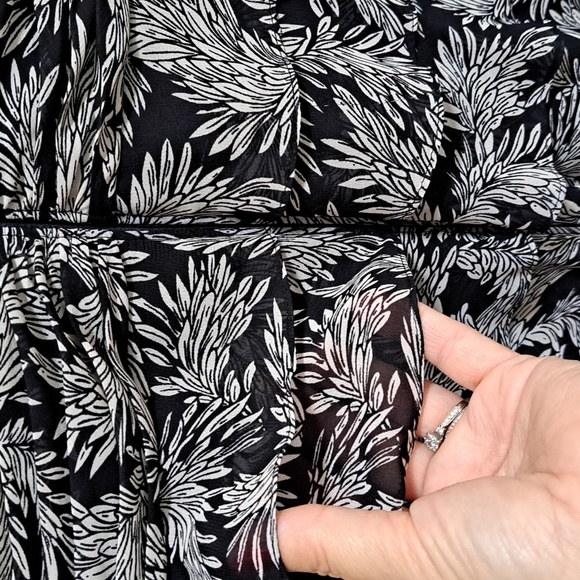 Adrianna Papell Black/White Ruffled Ruched Formal Dress. Size 14 Petite - Picture 8 of 11